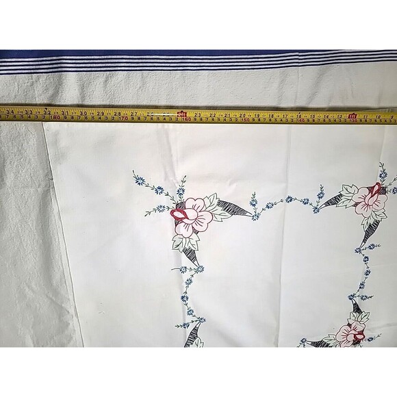 Vintage Embroidered Tablecloth 27"x32" Floral Mcm - Picture 7 of 7